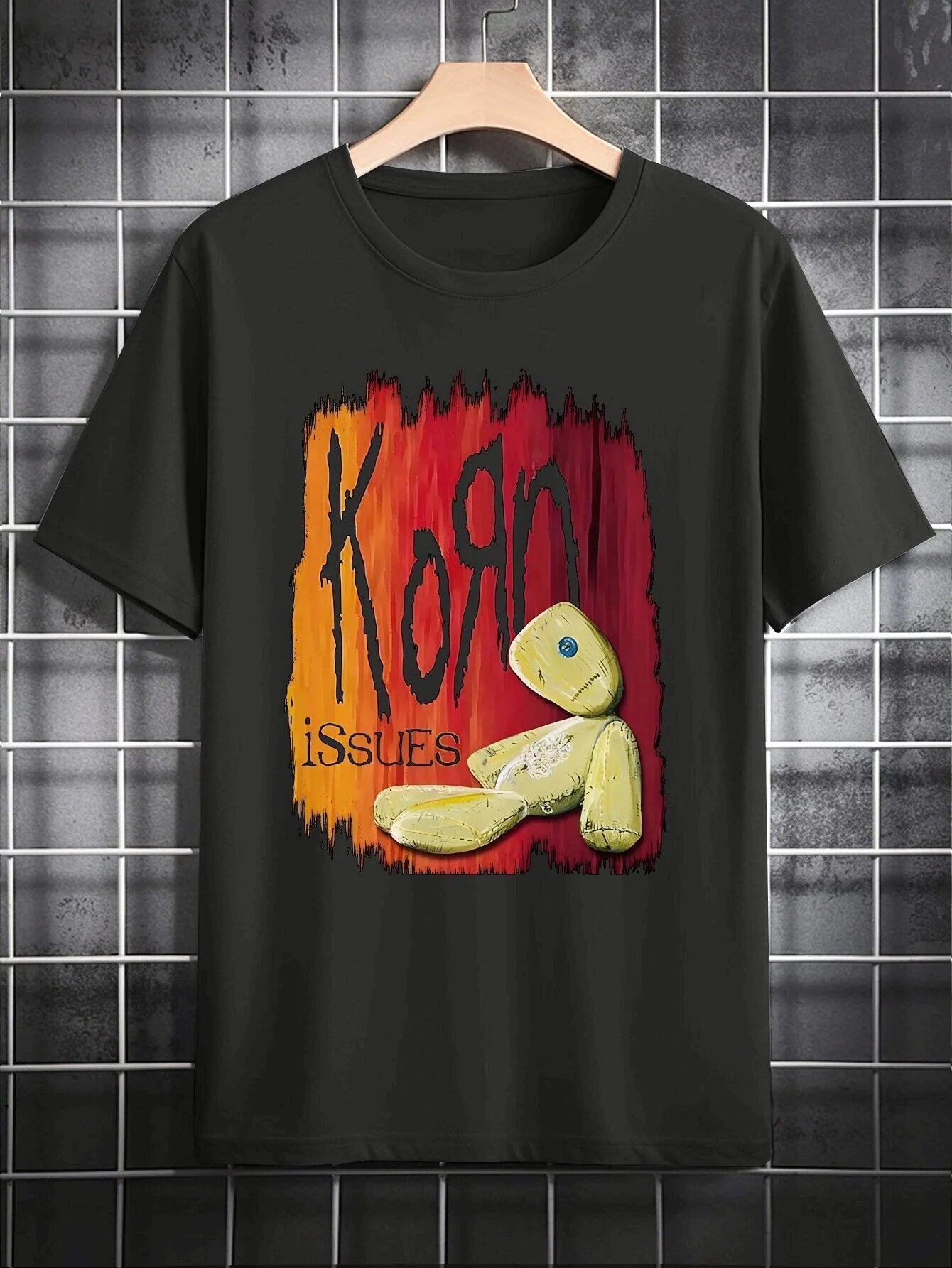 Men's Casual Round Neck T-Shirt with Bold "KISS Issues" Graphic - Black Polyester Tee, Machine Washable, Ideal Gift for Him