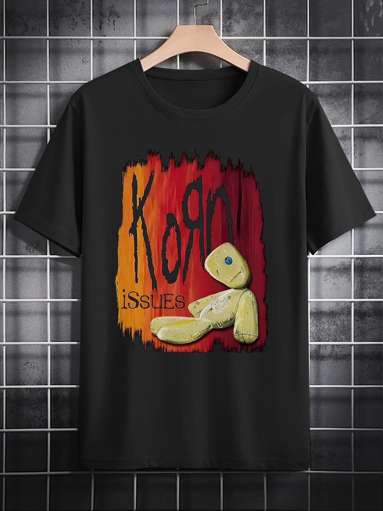 Men's Casual Round Neck T-Shirt with Bold "KISS Issues" Graphic - Black Polyester Tee, Machine Washable, Ideal Gift for Him