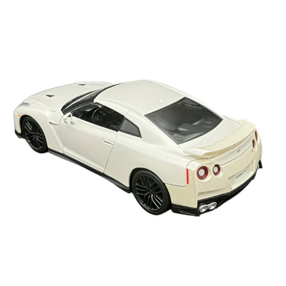 Bburago | 1:24 Nissan 2017 GT-R White Diecast Sports Car Model