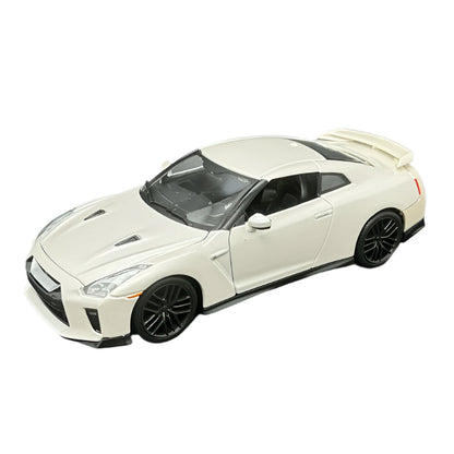 Bburago | 1:24 Nissan 2017 GT-R White Diecast Sports Car Model