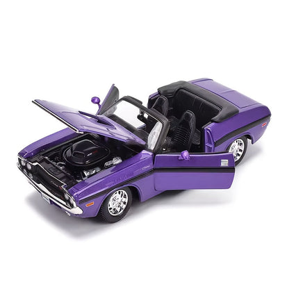 Bburago | 1970 Dodge Challenger R/T Zinc Alloy Diecast Car Model