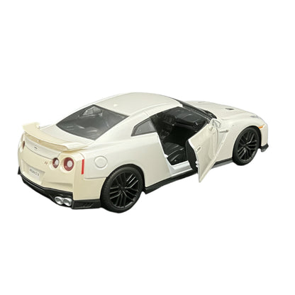 Bburago | 1:24 Nissan 2017 GT-R White Diecast Sports Car Model